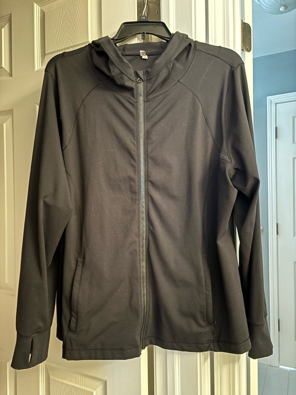 Yogalicious Black Full-Zip Hooded Women's Jacket